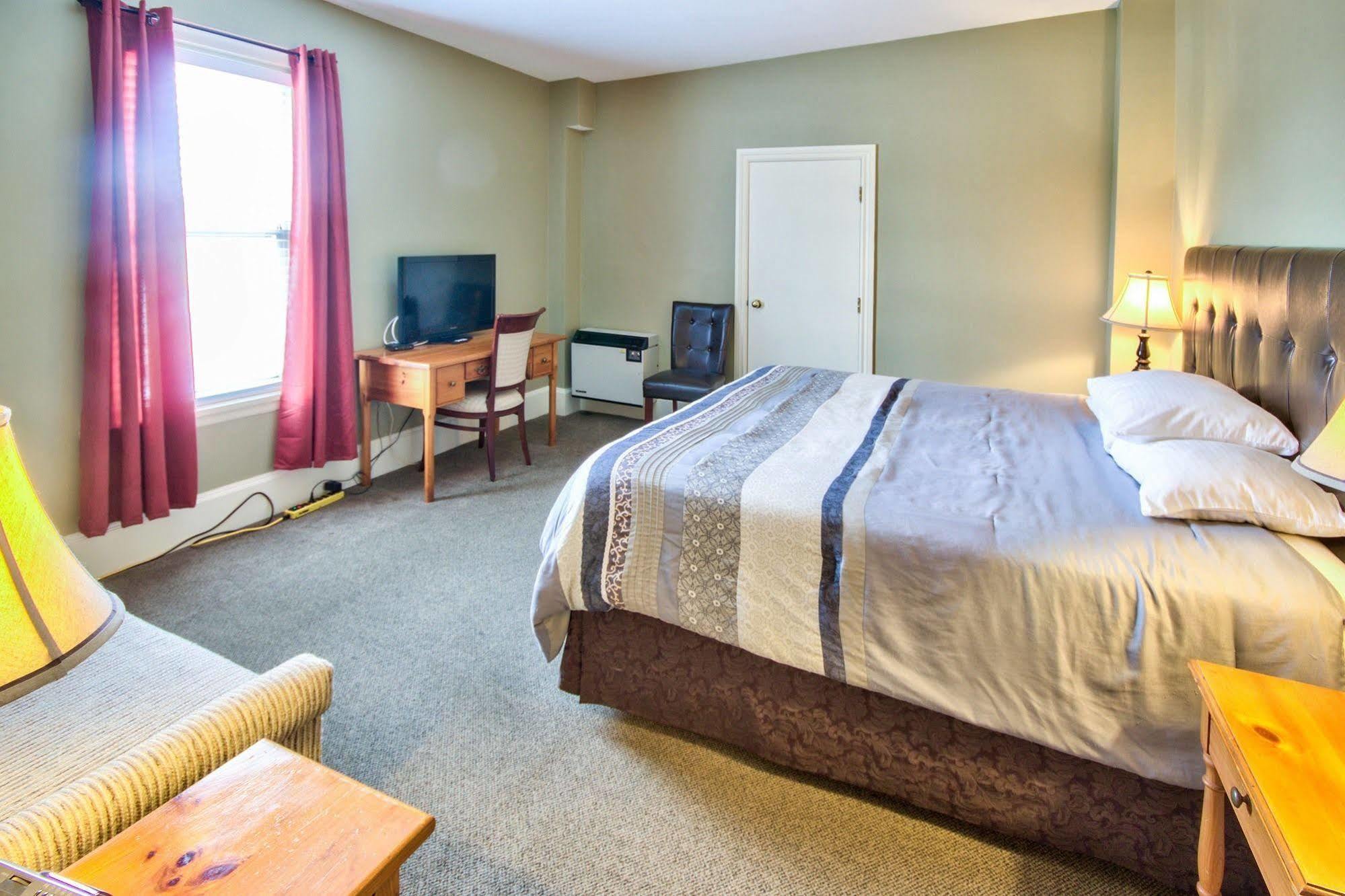 Queen'S Inn Стратфорд Экстерьер фото