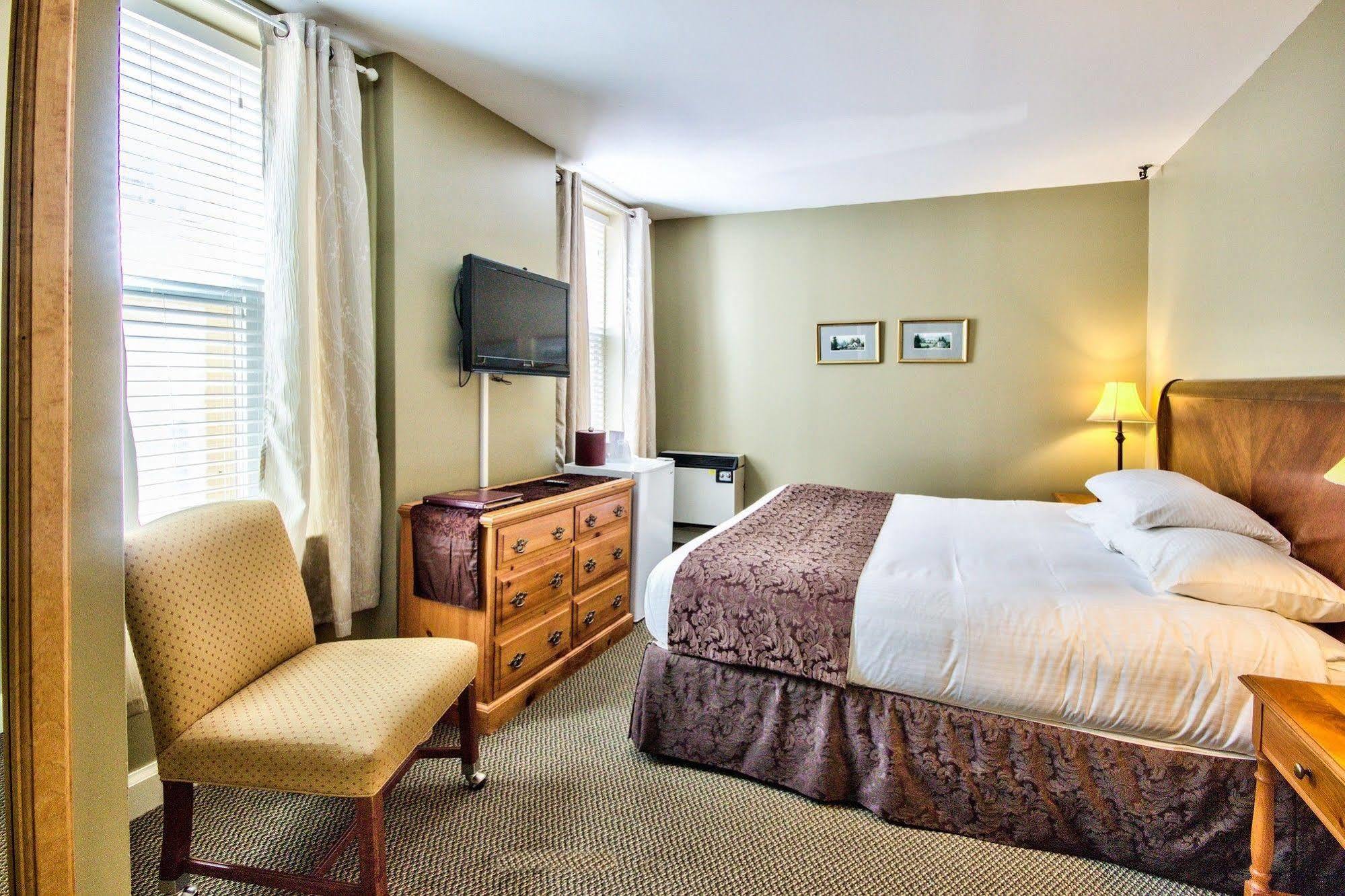 Queen'S Inn Стратфорд Экстерьер фото