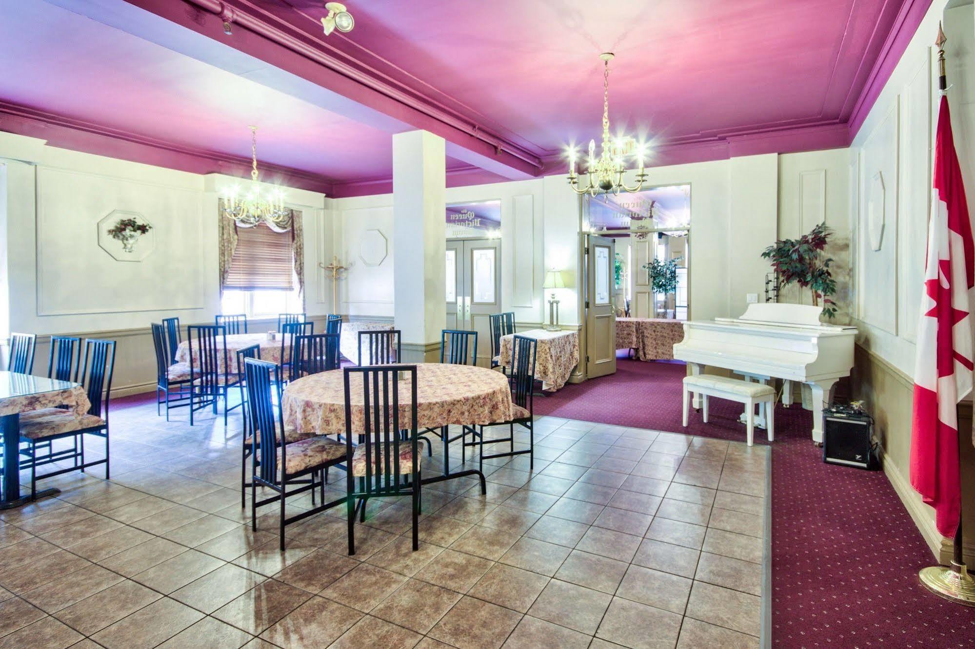 Queen'S Inn Стратфорд Экстерьер фото